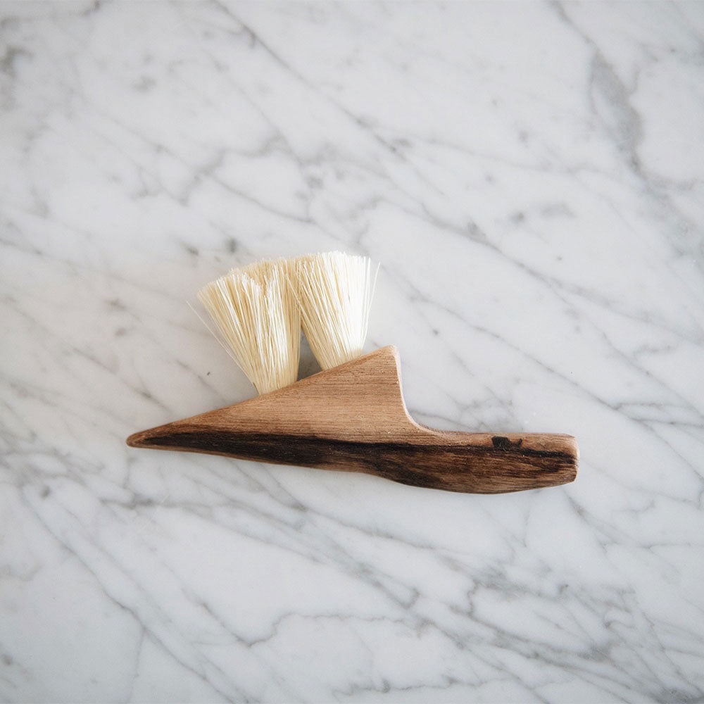 Small Wooden Counter Brush No. MT0941